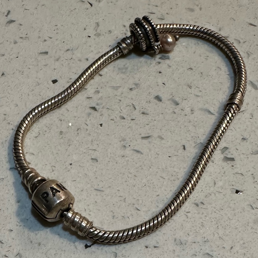 Pandora silver charm bracelet with one charm - Picture 2 of 11